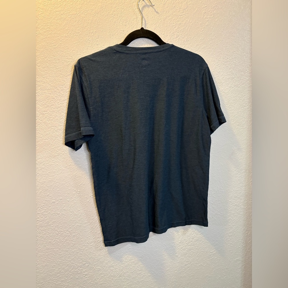 Vuori Men’s Strato Tech Tee - Picture 2 of 4